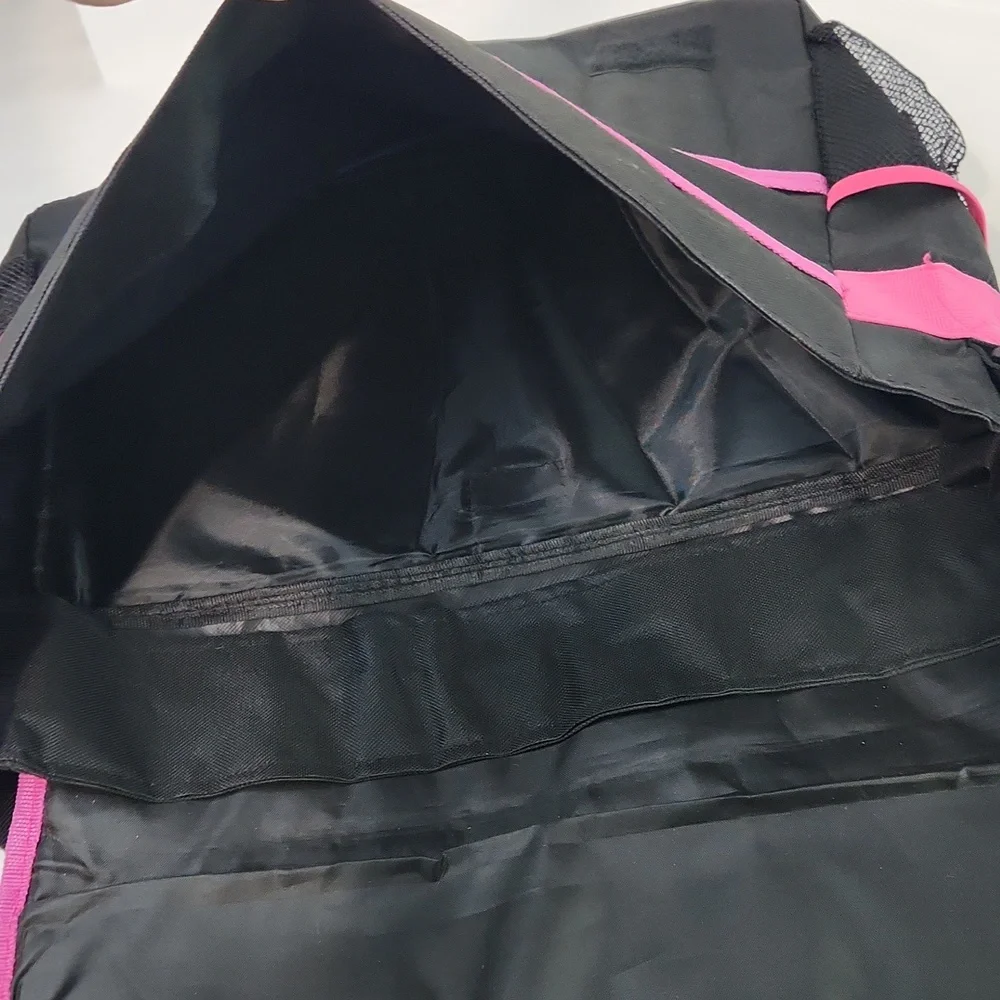 AdventuRidge Essentials messenger bag backpack. Size 16x15